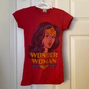 DC Comics Wonder Woman Graphic Tee size small (juniors)